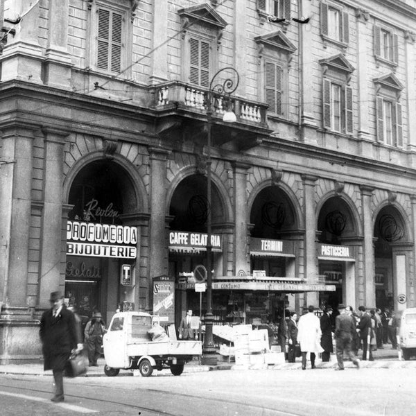 Foto storica del punto vendita Paranà in Piazza dei Cinquecento negli anni '60