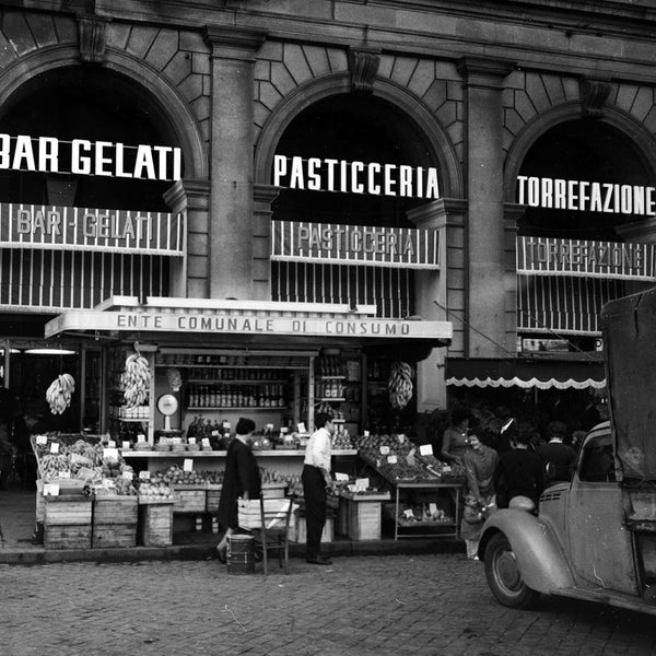 Foto storica del punto vendita Paranà in Piazza dei Cinquecento negli anni '60