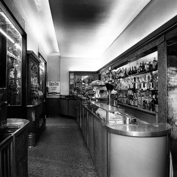 Interno del caffè di Piazza dei Cinquecento